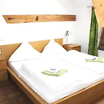 Gut Huegle Erlebnishof & 3*