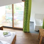 Gut Huegle Erlebnishof & Farmház 3*