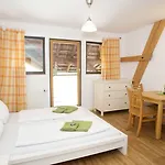 Gut Huegle Erlebnishof & 3*