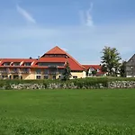 Gut Huegle Erlebnishof & 3*